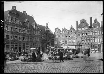 Collectie, Paula Deetjen, Het Sint-Veerleplein, Gent, 1918, zilvergelatine op glas, 