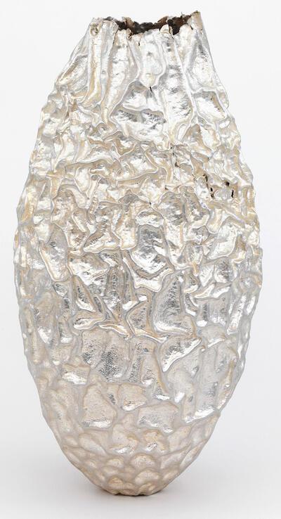 Het Provinciaal Museum Sterckshof gaf elk jaar een opdracht aan een zilversmid, onder anderen aan het kunstenaarsduo Rob Thalen en zoon Jaap Thalen: Thalen& Thalen, Als de eerste vorst op het water, 2013, zilver DIVA,