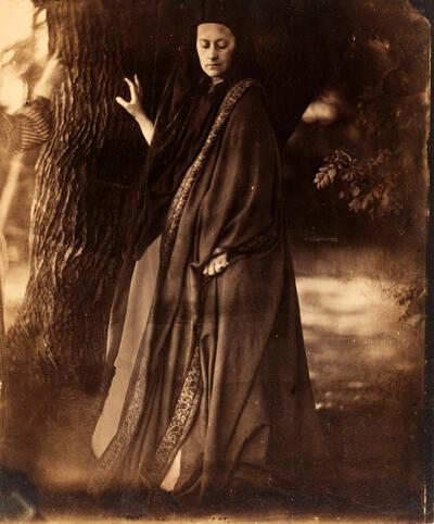 Julia Margaret Cameron, Lady Elcho / A Dantesque Vision, 1865, albuminedruk van een nat collodiumnegatief, fotografie,