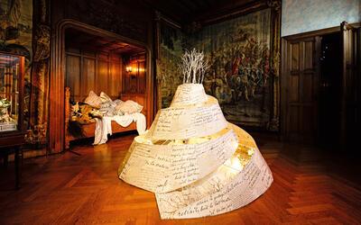 Utopische dromen: ruimte in Louis XV-stijl met twee vroeg achttiende-eeuwse Brusselse wandtapijten uit het atelier van Judocus De Vos, Kasteel van Gaasbeek,