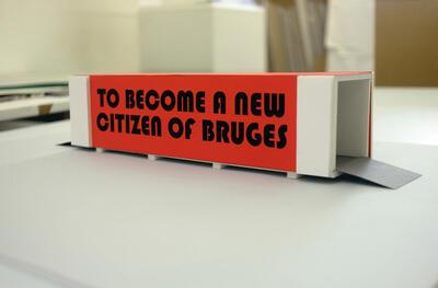 Beaufort en de Triënnale Brugge, Daniël Dewaele, To become a new citizen of Bruges Container aan het station, 