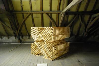 Joans Vansteenkiste, Housecluster, 2014, installatie/sculptuur, hout, 
