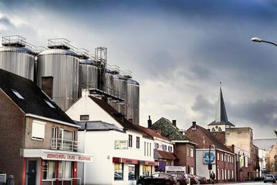 Bocholt Wat winkels, brouwerij Martens en de toren van de Sint-Laurentiuskerk