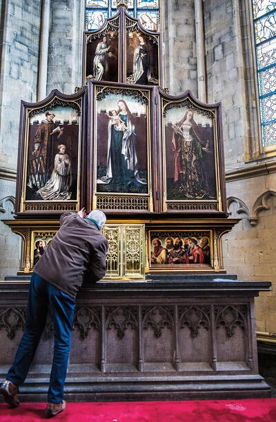 Bocholt, Het gesloten retabel lijkt een veelluik van schilderijen