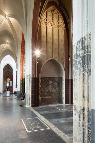 De zogenaamde Van der Cruysseschildering in de Sint- Jozefskapel is één van de zeldzame getuigen van de  decoratie van de kooromgang uit het ancien régime, Onze-Lieve-Vrouwekathedraal,