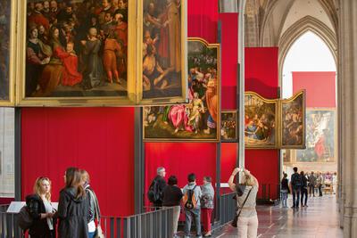 Onze-Lieve-Vrouwekathedraal, De tentoonstelling Reünie brengt enkele altaarstukken uit de kathedraal, sinds 1815 bewaard in het museum voor Schone Kunsten, terug op hun plek van oorsprong