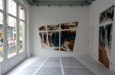 Karen Vermeren, Foissac in Brussel, 2010, acryl en tape op plastiek 