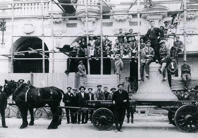 De zeven ton zware Liberty Bell of Louvain in 1928, Prentbriefkaart Nels Brussel, groote oorlog,