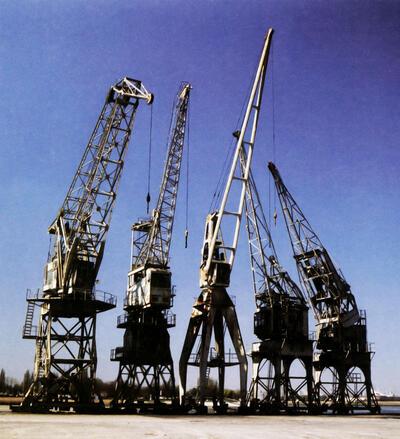 De havenkranen van het MAS aan de Scheldekaaien