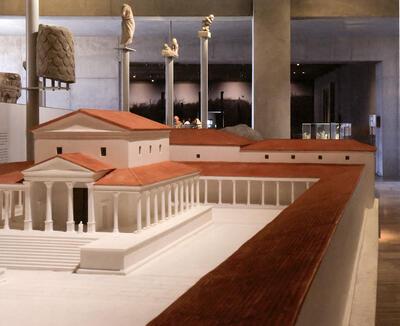 Een medium dat een wat oubollig imago heeft, is de maquette. Ten onrechte. Het museum maakt er dankbaar gebruik van. De tempel van Atuatuca Tungrorum kan niet aanschouwelijker worden voorgesteld. Sagalassos,