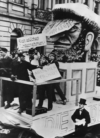 Een praalwagen tijdens het Duitse Mainz Carnaval in 1939