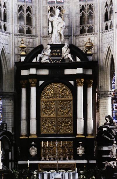 Hoofdaltaar door Lucas Faydherbe naar een ontwerp van Willem Hesius, Sint-Romboutskathedraal,