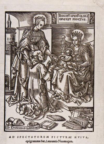 Erfgoedbibliotheek, Dionysius de kartuizer droogt door bemiddeling van de heilige Barbara een boekje op aan het Kind jezus. Houtsnede uit Dionysius Carthusianus, In qvatvor evangelistas ennarationes ... , Keulen 1533.
