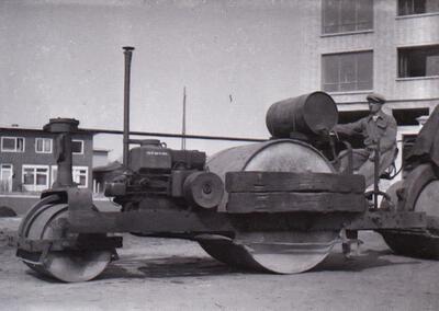 Asfalteringswerk in de nieuwe woonwijk op het Oud-Oefenplein te Mechelen, 1955, expo 58,