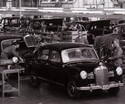 Grote montagehal van de Mercedesfabriek aan de Guido Gezellelaan, ca. 1956, expo 58,