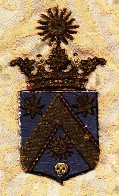 Het wapenschild van Arthur Merghelynck, borduursel op dalmatiek,