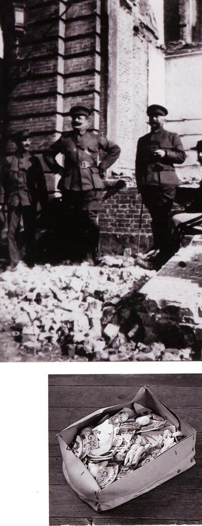Belgische officieren in de puinen van het museum, Kartonnen doos met resten van porseleinen voorwerpen, Arthur Merghelynck,