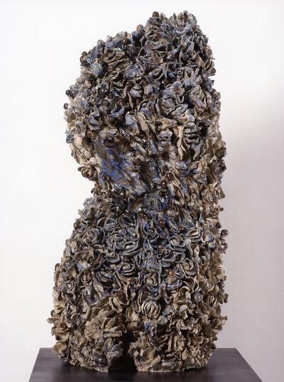 Odore de Femmina, 2004-2007, geëmailleerd en gekristaliseerd aardewerk uit Sèvres,