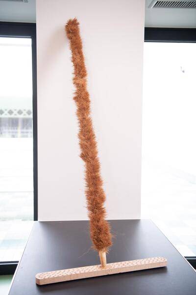 De 200.000 haren op de borstelsteel van Fiamma Osimo verwijzen naar het aantal borstels dat elke dag gemaakt wordt in Izegem. 
