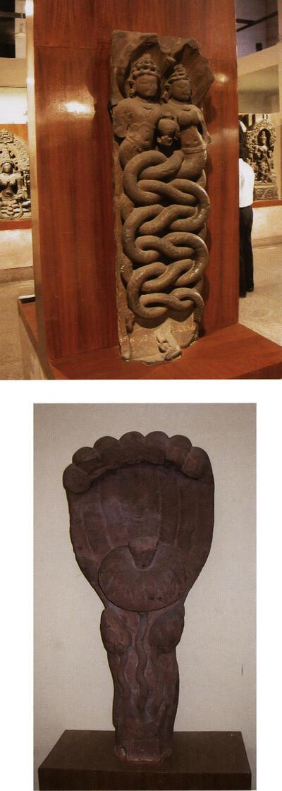 Naga·Nagini, Chandelladynastie, Gondwana, Madhya Pradesh, Zevenvoudige slangenhuif boven een lotus, 1ste-2de eeuw, Kushana-periode, zandsteen, India,