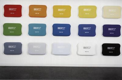 Sergio De Beukelaer, Installatie: Fat canvas, 2003, acryl op doek. schilderkunst,