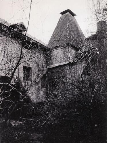 Mouttoren van de stokerij Stellingwerff/Theunissen anno 1979 vóór de restauratie, jenevermuseum,