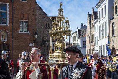 Translatie (morgenprocessie) van het Groot Schrijn van het Heilig Bloed Beleefd religieus erfgoed