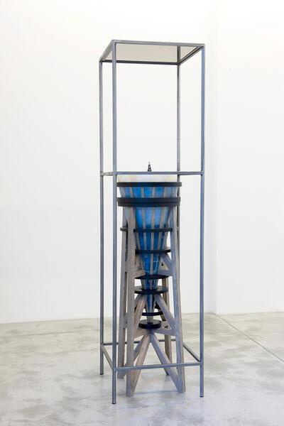 Helmut Stallaerts, The Tower, 2011-2012, dierenbeenderen, hout, silicone en metaal, 