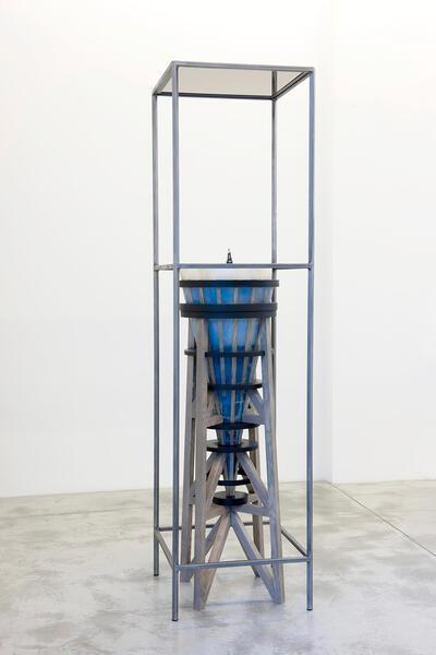 Helmut Stallaerts, The Tower, 2011-2012, dierenbeenderen, hout, silicone en metaal,