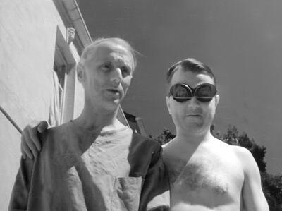 Max Ernst en E.L.T. Mesens, 1937, Lambe Creek, Cornwall, Engeland the roland penrose collection, chiddingly, surrealisme
