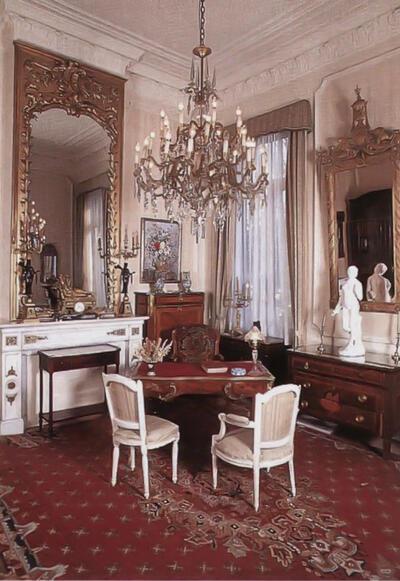 Het Salon Lodewijk XVI. Smaak en verfijning waren de ordewoorden.