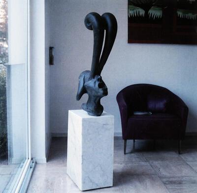 Luk Van Soom, De man die de toekomst zag, 1998, brons en steen 