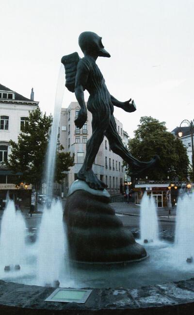 Luk Van Soom, De Man van Atlantis, 2003, Brussel, Waterloolaan,  brons