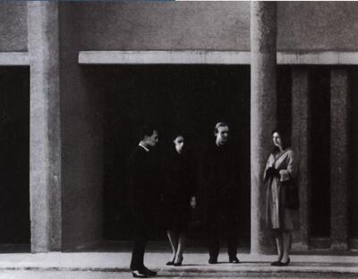 David Claerbout, Four persons standing, 1999. Black and white video projection, sound Courtesy Galerie Micheline Szwajcer 