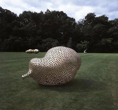 Tony Cragg , Envelope, 1996, Brons, 238 x 150. Collectie Middelheimmuseum