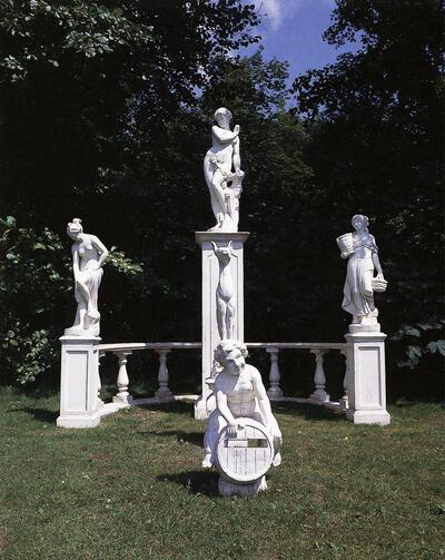 Guillaume Bijl, Composition trouvée, 1990. Witte cement. Tentoonstelling in 1994