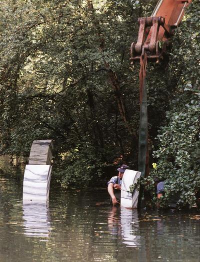 Luciano Fabro, Opbouw van De Baadsters, 1994 Marmer Collectie Middelheimmuseum