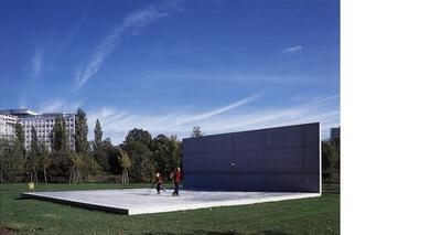 Ann Veronica Janssens, Tennismuur, 2003 Beton, Collectie Middelheimmuseum