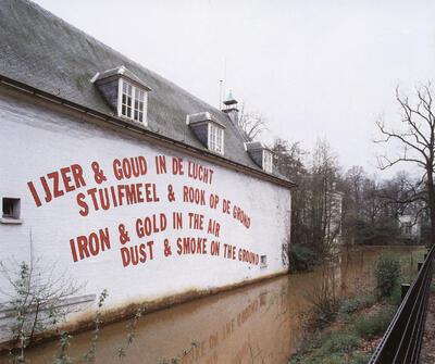 Lawrence Weiner, Wind & De Wilgen, 1995 Geschilderd, Collectie Middelheimmuseum