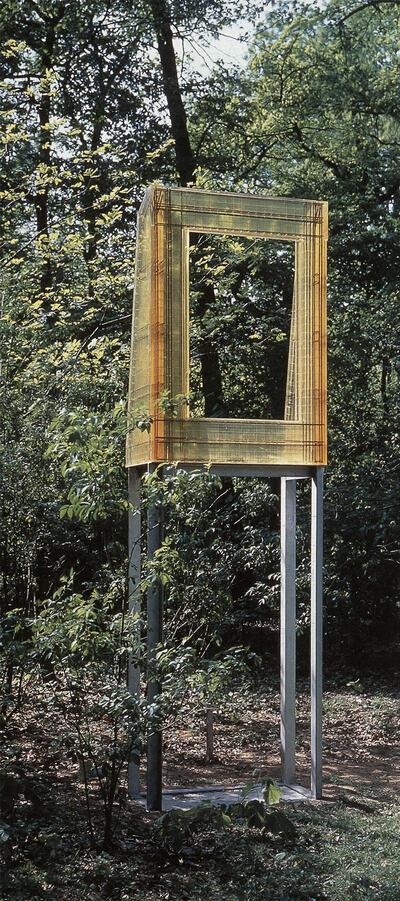 Isa Genzken, Fenster, 1993 Epoxyhars en staal, 282 x 189x51 Collectie Middelheimmuseum
