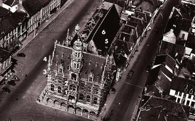 Luchtopname van de markt 1. Volkszaal 2. Stedelijke verzameling 3. Schepenzaal 4. Oppervoogdenkamer 5. Lakenhalle 6. Bovenlakenhalle, Oudenaarde,