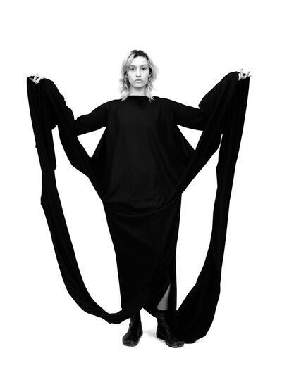 Campagnebeeld: Comme des Garçons-jurk, replica door de patroonmakers van Central Saint Martins, 