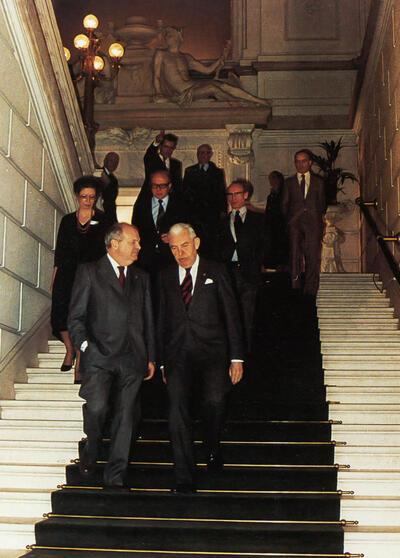 De vernissage van de opening van het museum in 1982, Bank