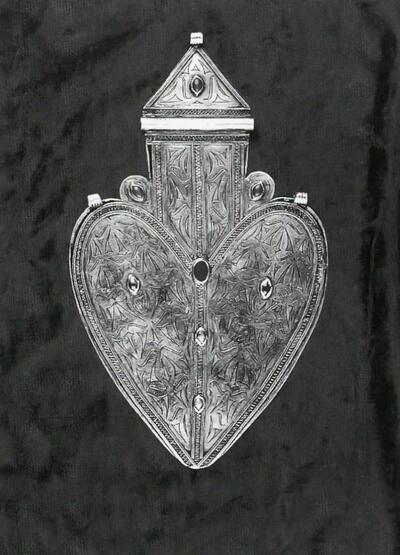 Rugsierraad, Tekke-Turkmees, Afghanistan, 19de eeuw, verguld zilver met Karneolen en glasparels