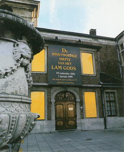 De stoutmoedige diefte van het Lam Gods. Zestig jaar speuren naar de Rechtvaardige Rechters, tentoonstelling met medewerking van criminoloog Karel Mortier en scenograaf Niek Kortekaas, 1995