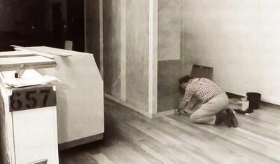 Enkele aspecten van de materiële voorbereiding van de tentoonstelling 'Hans Memling. Vijf eeuwen werkelijkheid en fictie' in het Groeningemuseum  (12 augustus-15 november 1994).  Foto's: J. Termont 