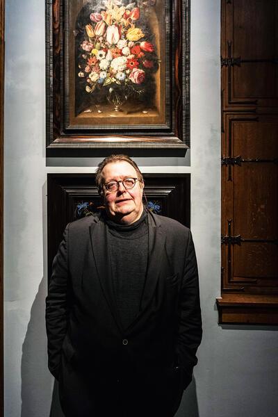 Till-Holger Borchert bij:  Osias Beert de Oude, Bloemstuk in een nis,   ca. 1610, olieverf op paneel, 73,5 x 51,5 cm Museum Snijders&Rockoxhuis, Antwerpen,   foto: Saskia Vanderstichele Beschermd sinds 31 januari 2023. Topstukken