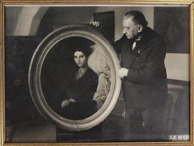Philippe Schott toont een schilderij uit zijn collectie