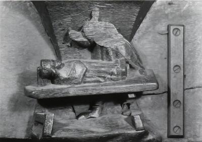 Beeldsnijder in zijn atelier. Zitterke of misericorde van het koorgestoelte van de Sint­Salvatorskathedraal te Brugge. Laat-gotiek