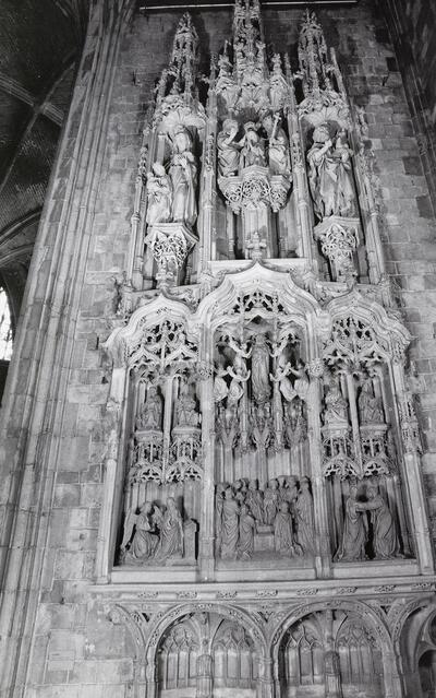 Stenen retabel van Notre-Dame Féeries. Laat-gotiek